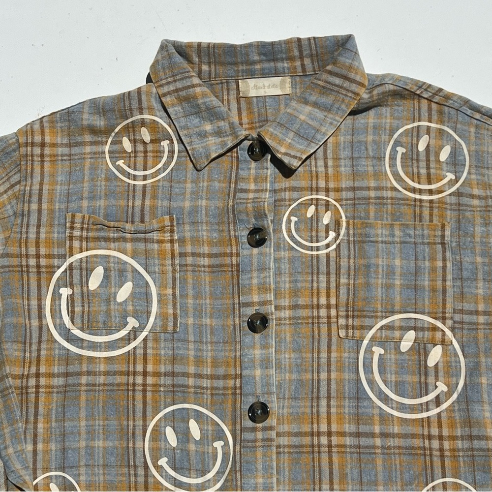 Altar’d State tan/blue plaid with smiley face crop shirt - Picture 3 of 7